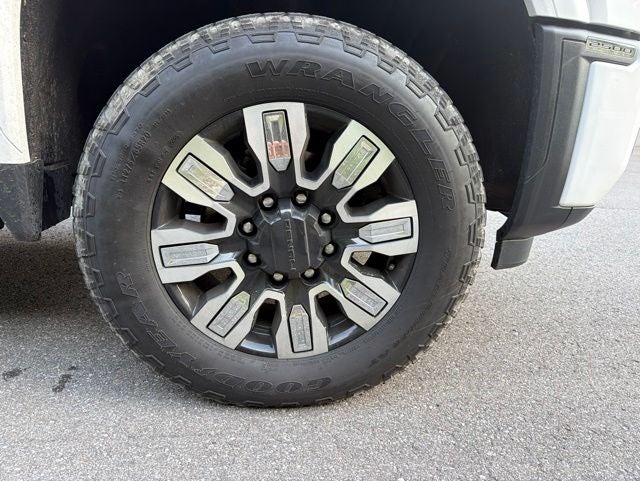 2025 GMC Sierra 2500HD Denali