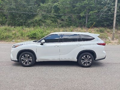 2022 Toyota Highlander Hybrid XLE