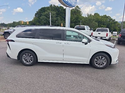 2026 Toyota Sienna XLE 8 Passenger