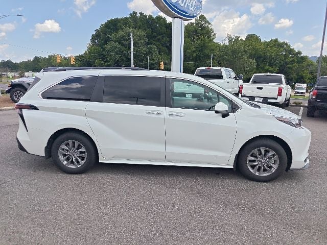 2026 Toyota Sienna XLE 8 Passenger