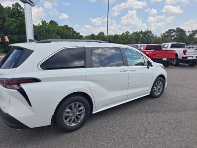 2026 Toyota Sienna XLE 8 Passenger