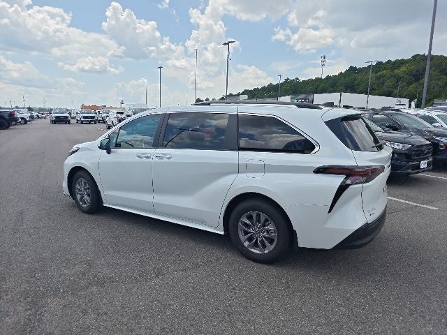 2026 Toyota Sienna XLE 8 Passenger