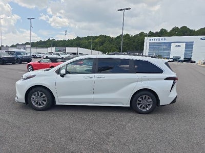 2026 Toyota Sienna XLE 8 Passenger