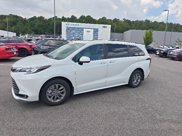 2026 Toyota Sienna XLE 8 Passenger