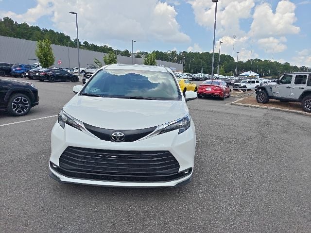 2026 Toyota Sienna XLE 8 Passenger