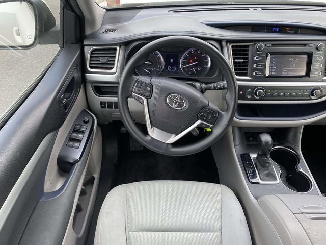 2016 Toyota Highlander LE V6