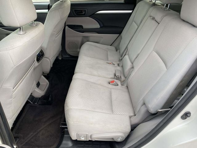 2016 Toyota Highlander LE V6