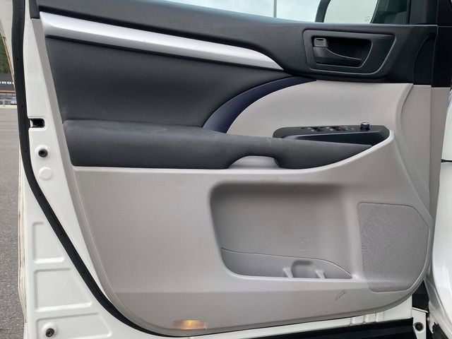 2016 Toyota Highlander LE V6
