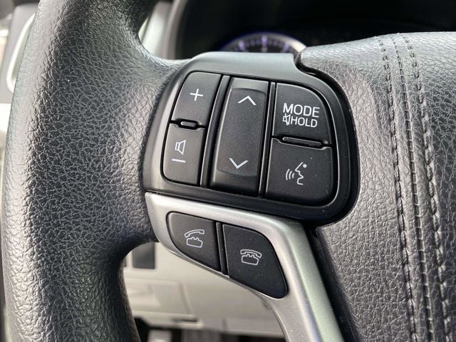 2016 Toyota Highlander LE V6
