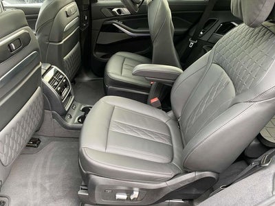2023 BMW X7 M60i