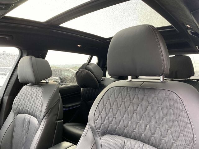 2023 BMW X7 M60i