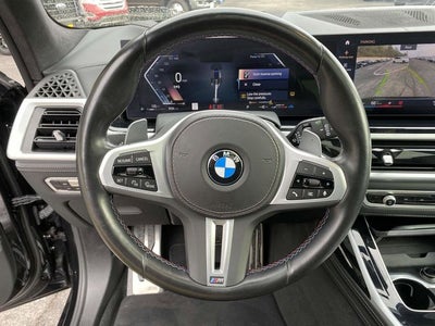 2023 BMW X7 M60i