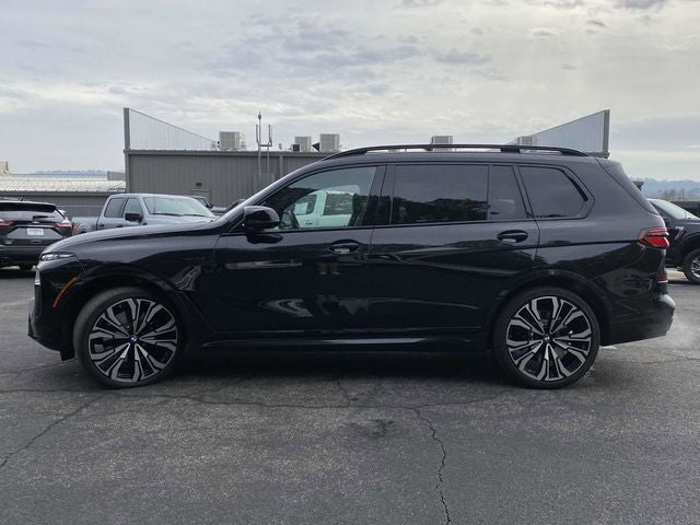 2023 BMW X7 M60i