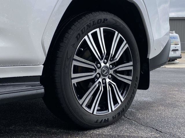 2025 Lexus LX 700h Luxury