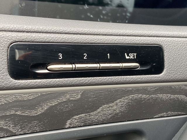 2025 Lexus LX 700h Luxury