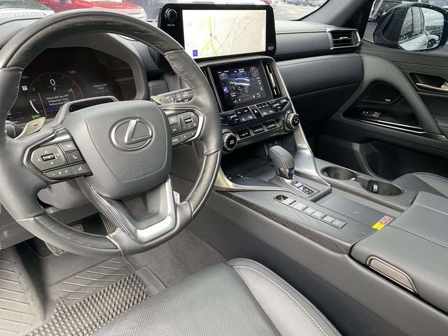 2025 Lexus LX 700h Luxury