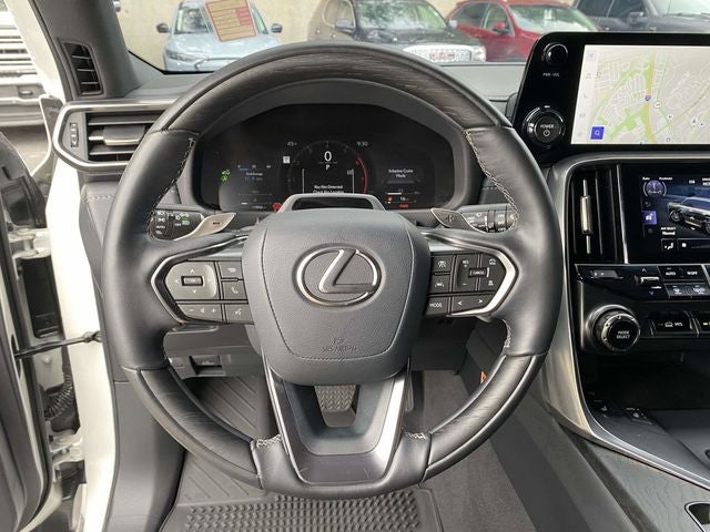2025 Lexus LX 700h Luxury