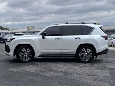 2025 Lexus LX 700h Luxury