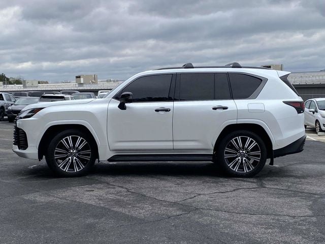 2025 Lexus LX 700h Luxury