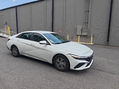 2024 Hyundai Elantra SE