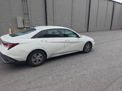 2024 Hyundai Elantra SE