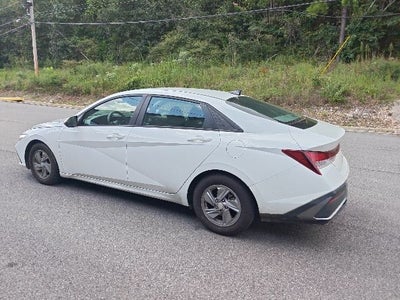 2024 Hyundai Elantra SE