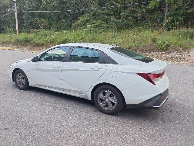 2024 Hyundai Elantra SE