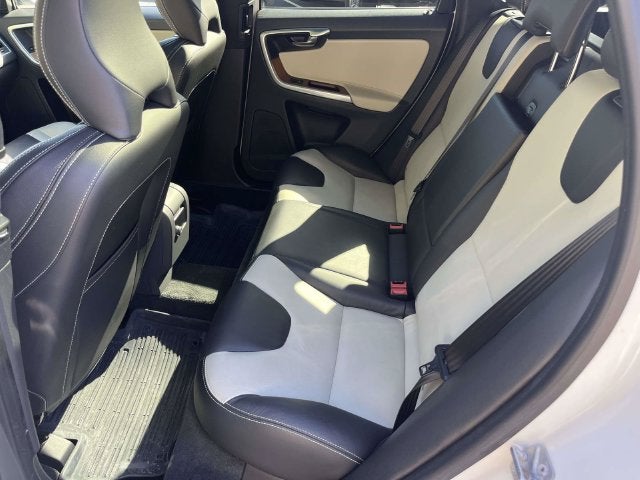 2016 Volvo XC60 T5 Drive-E Platinum