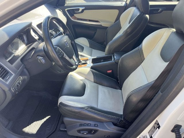2016 Volvo XC60 T5 Drive-E Platinum
