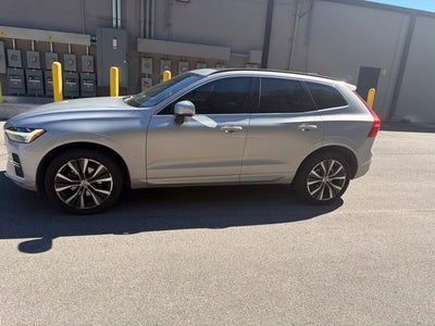 2022 Volvo XC60 B5 Momentum