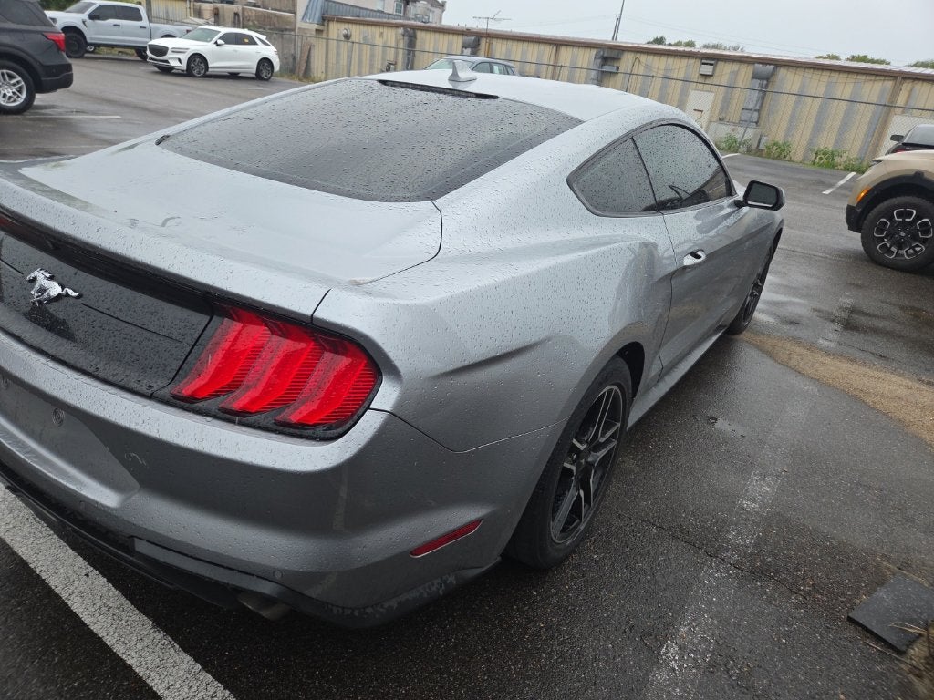 2022 Ford Mustang EcoBoost
