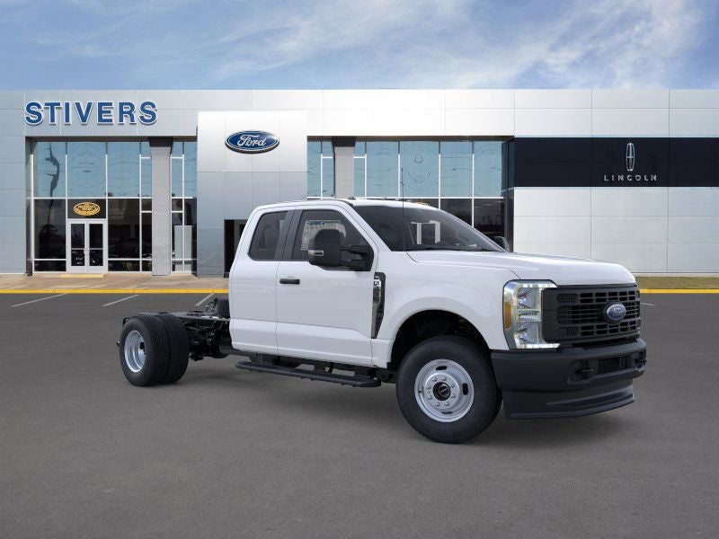 2026 Ford F-350 Super Duty Chassis Cab XL