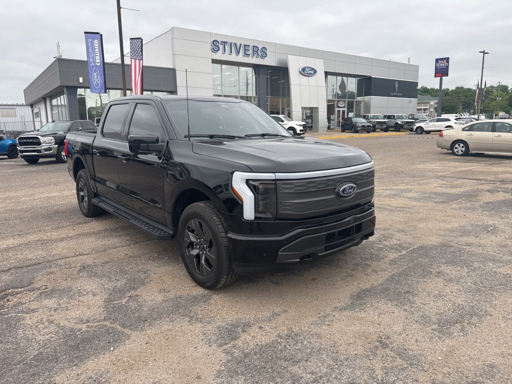 2022 Ford F-150 Lightning Lariat