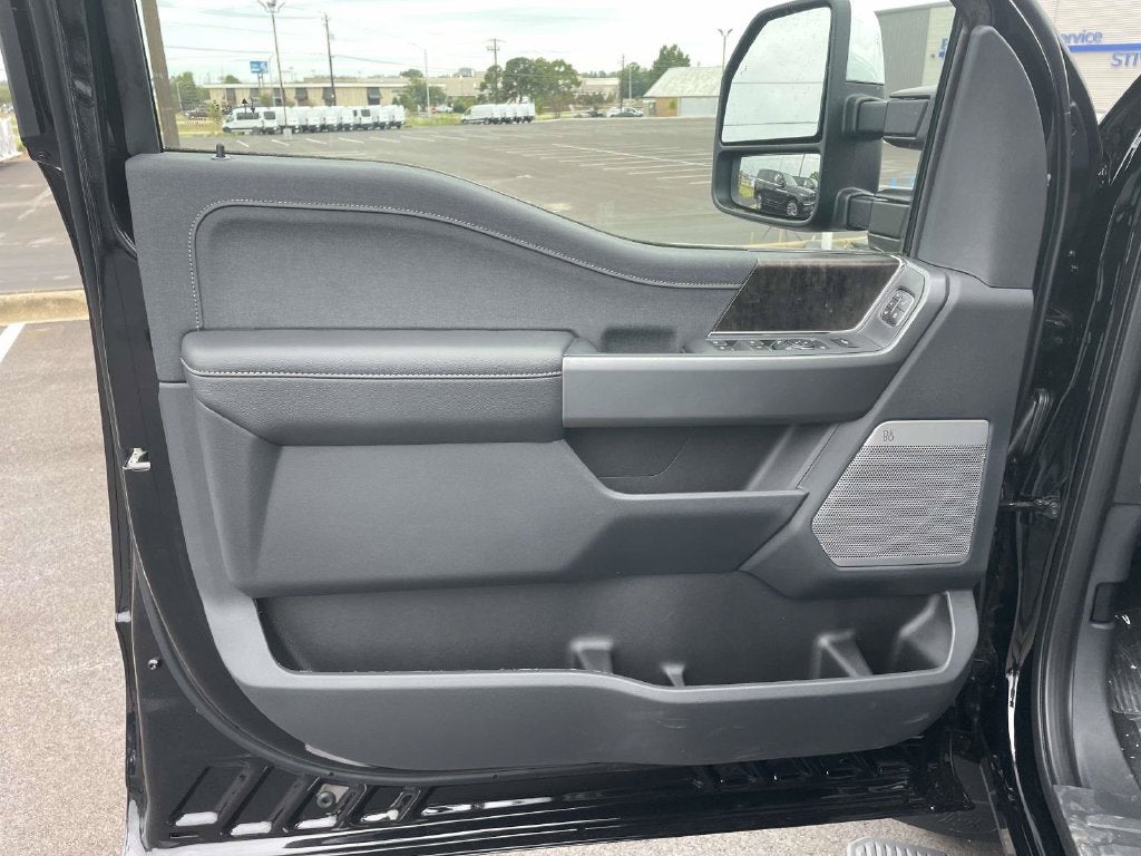 2027 Ford F-350SD Lariat DRW