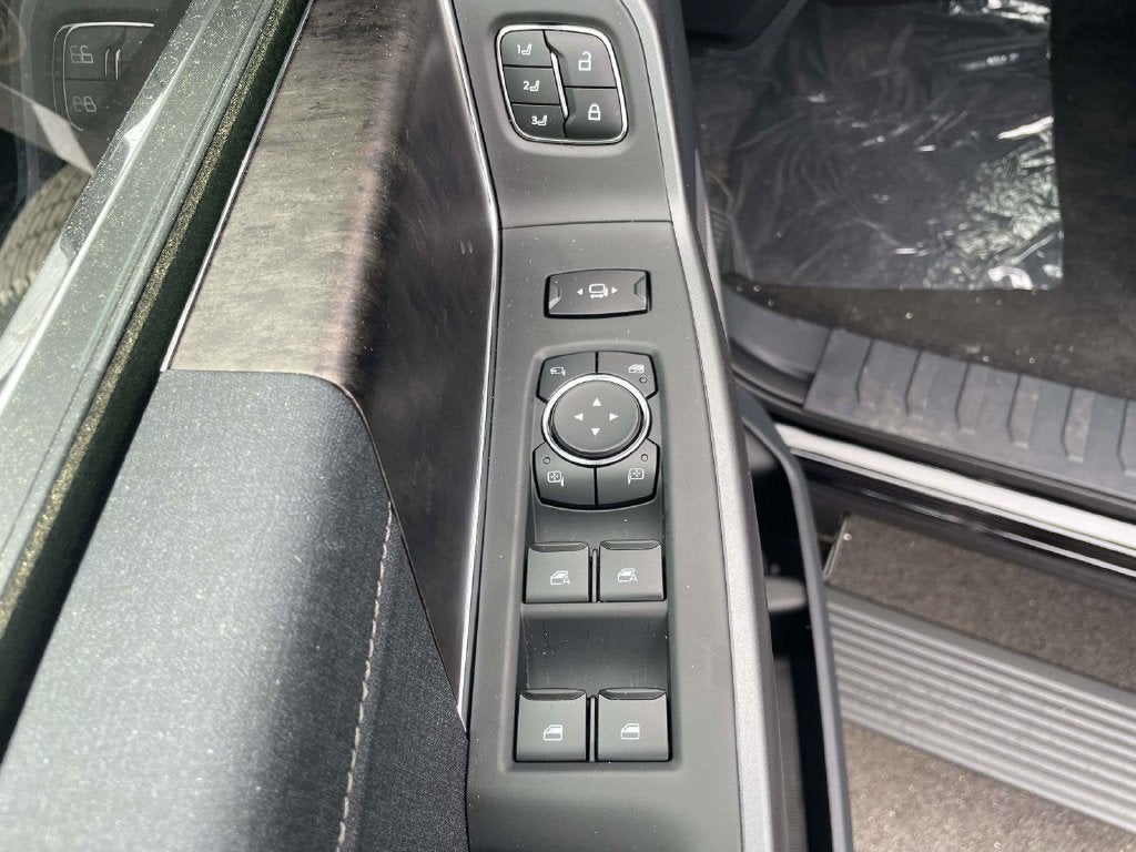2027 Ford F-350SD Lariat DRW