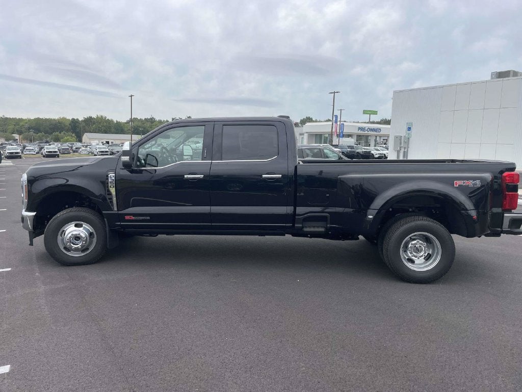 2027 Ford F-350SD Lariat DRW