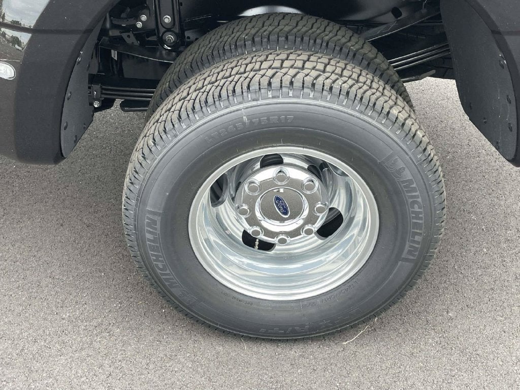 2027 Ford F-350SD Lariat DRW
