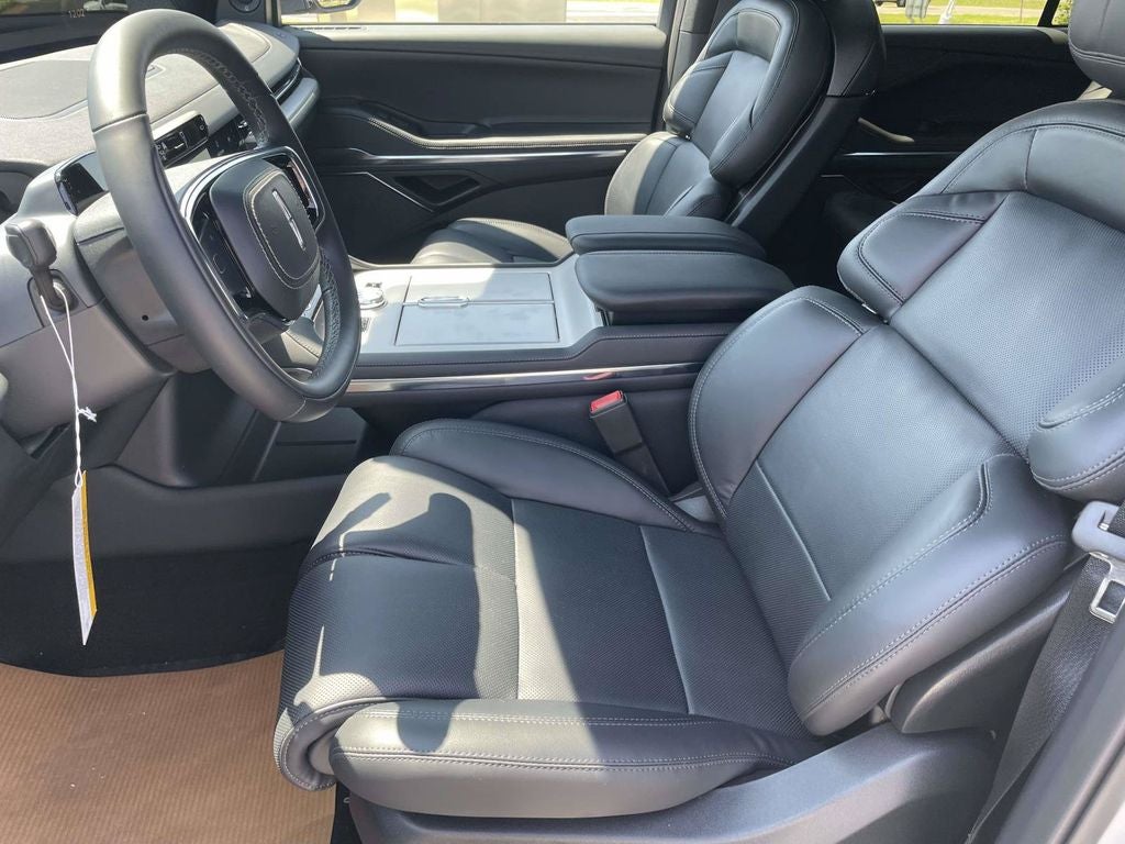 2027 Lincoln Navigator L Reserve