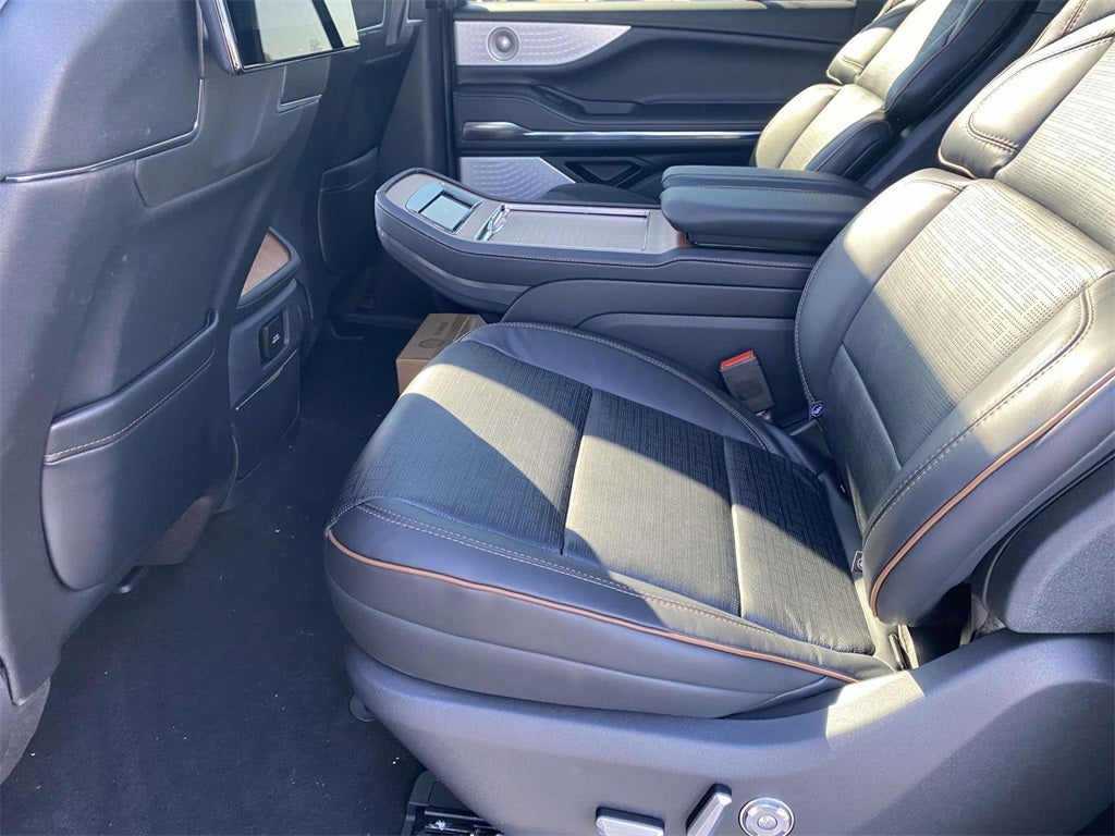 2025 Lincoln Navigator L Black Label