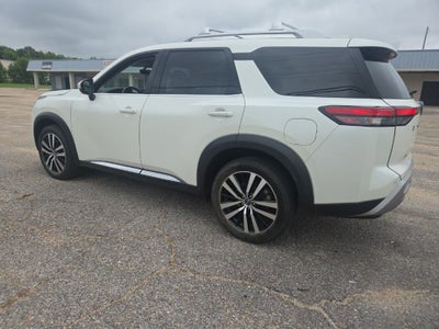 2023 Nissan Pathfinder Platinum