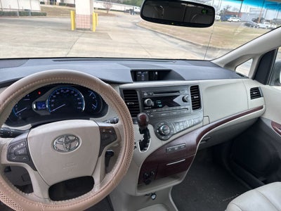 2013 Toyota Sienna XLE 8 Passenger