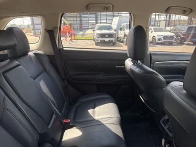 2020 Mitsubishi Outlander Base